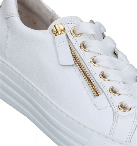 Witte sneakers 